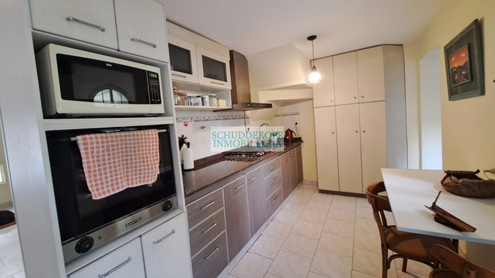 HERMOSA CASA EN ESQUINA 