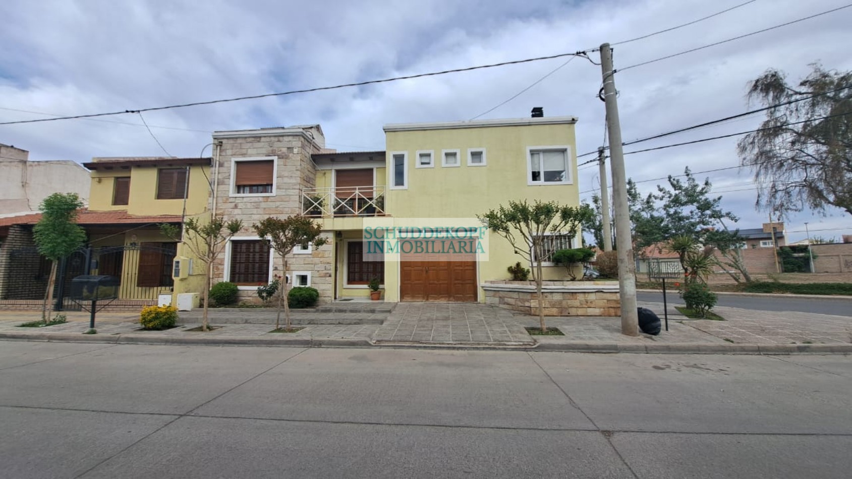 HERMOSA CASA EN ESQUINA 