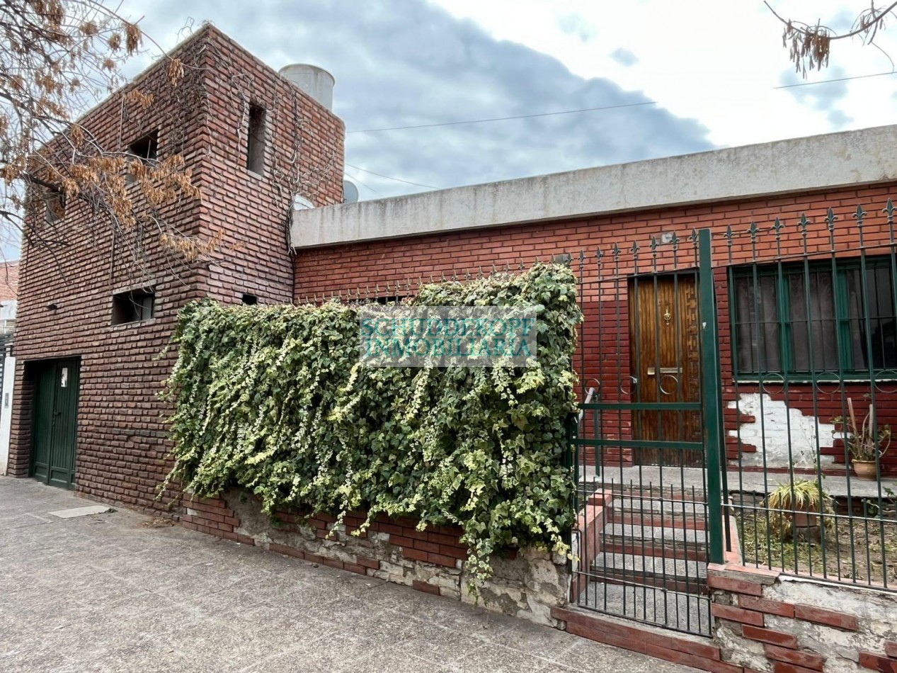 Avenida San Juan al 200 - CASA A REFACCIONAR 