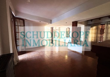 VENTA CASA 4 DORMITORIOS CENTRO OESTE