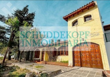 VENTA CASA 4 DORMITORIOS CENTRO OESTE